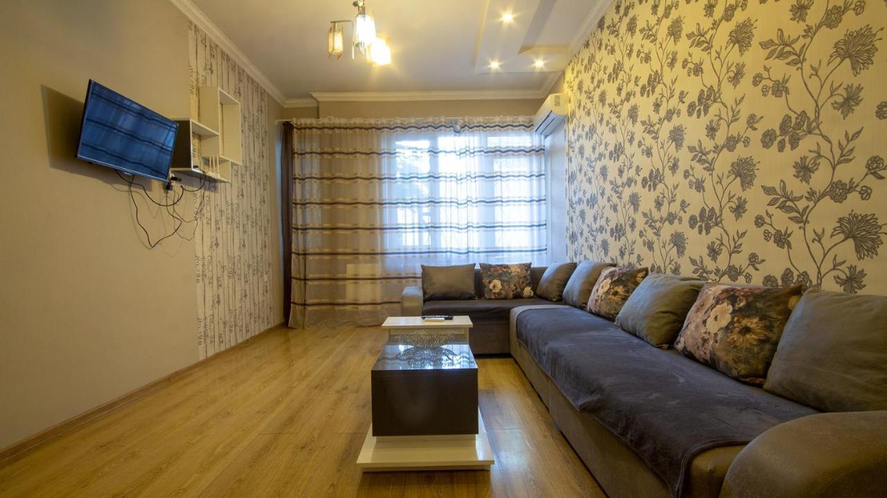Home Apartments Tbilisi Luaran gambar