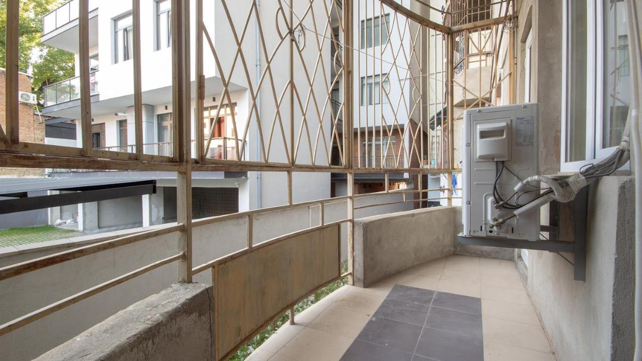 Home Apartments Tbilisi Luaran gambar