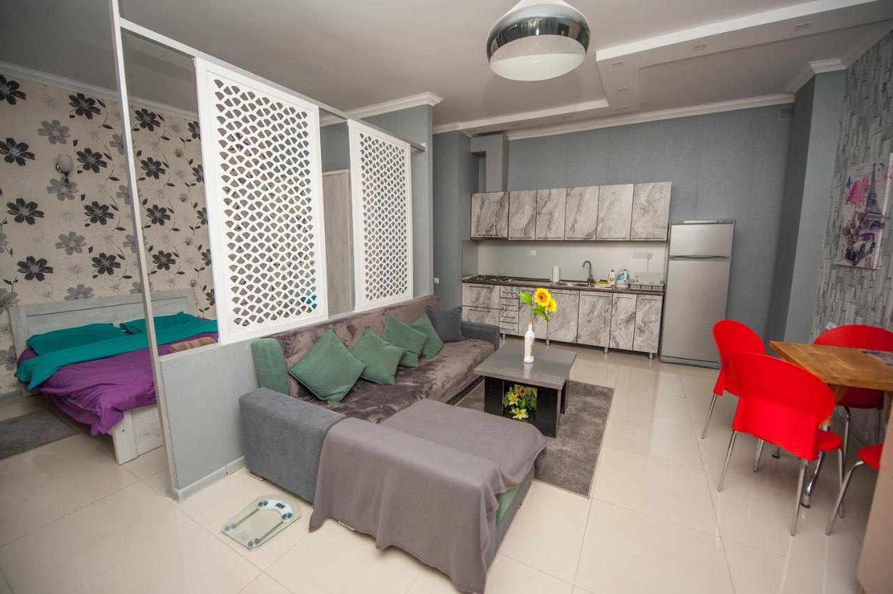 Home Apartments Tbilisi Luaran gambar